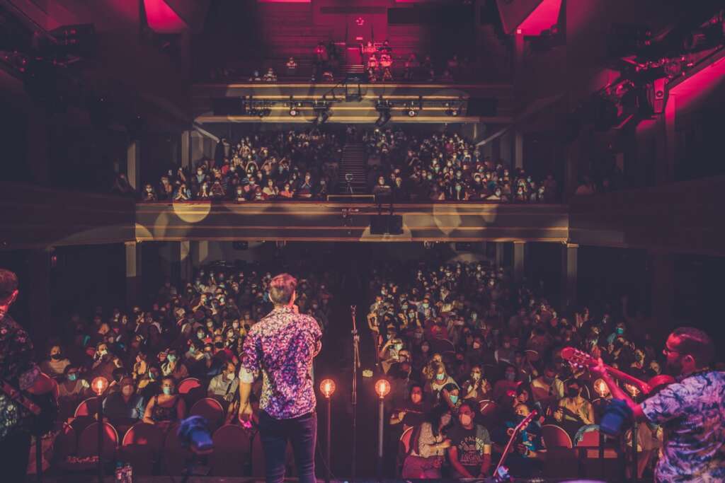 Dos días en la vida: Homenaje a Pau Donés arrasa en el Teatro La Latina de Madrid 1 Dos días en la vida - Homenaje a Pau Donés en el Teatro La Latina de Madrid.